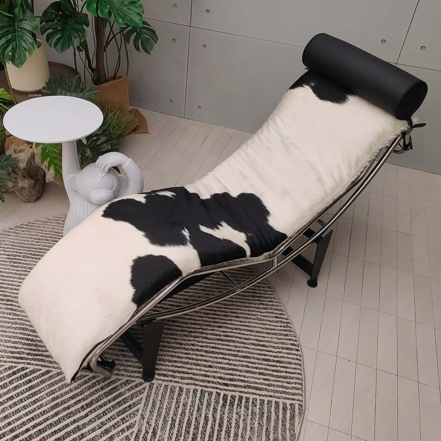 Adjustable chaise chair with curved steel frame, modern design for comfortable seating