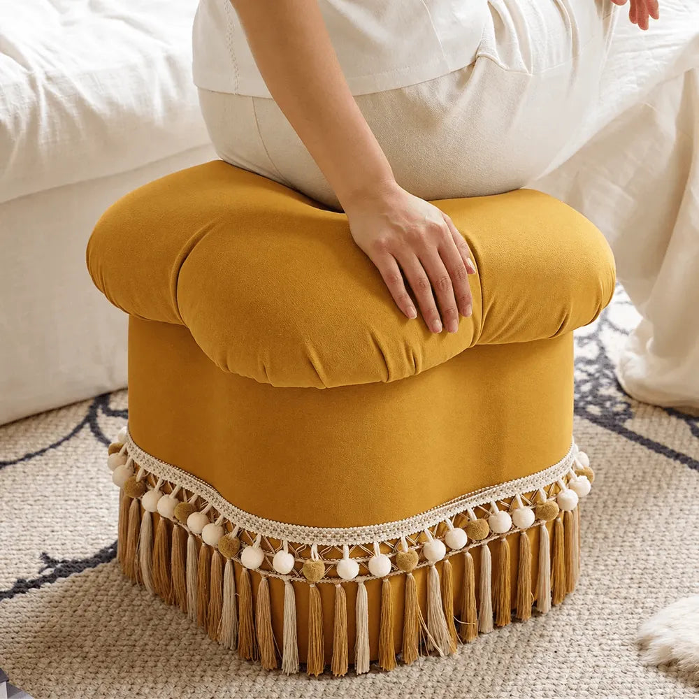Cloud Petal Tassel Velvet Ottoman Stool for Bedroom Corners and Vanity Zweitbild