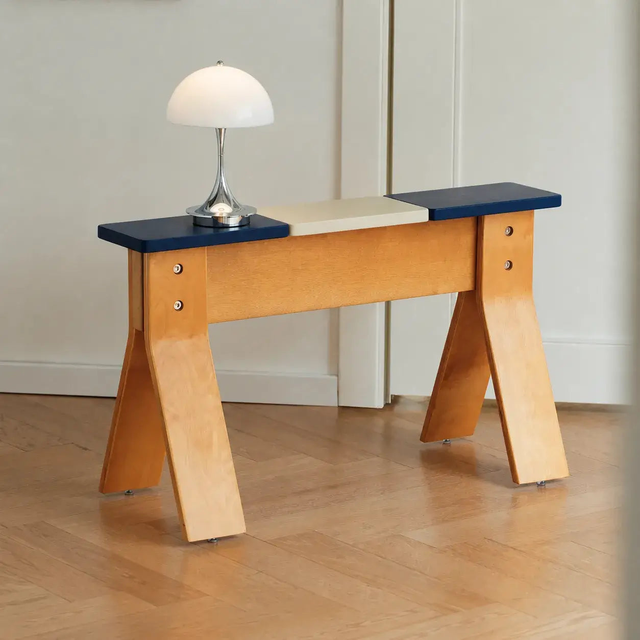 Color-Block Wooden Indoor Bench with Rounded Edges and Splayed Legs Main Product Image Image principale du produit