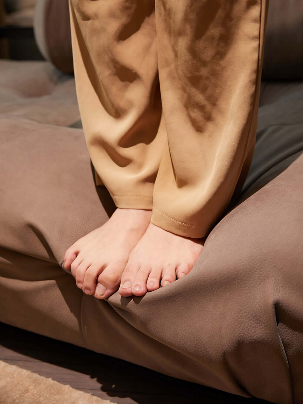 Modern modular sectional sofa featuring luxury design and customizable fabric options