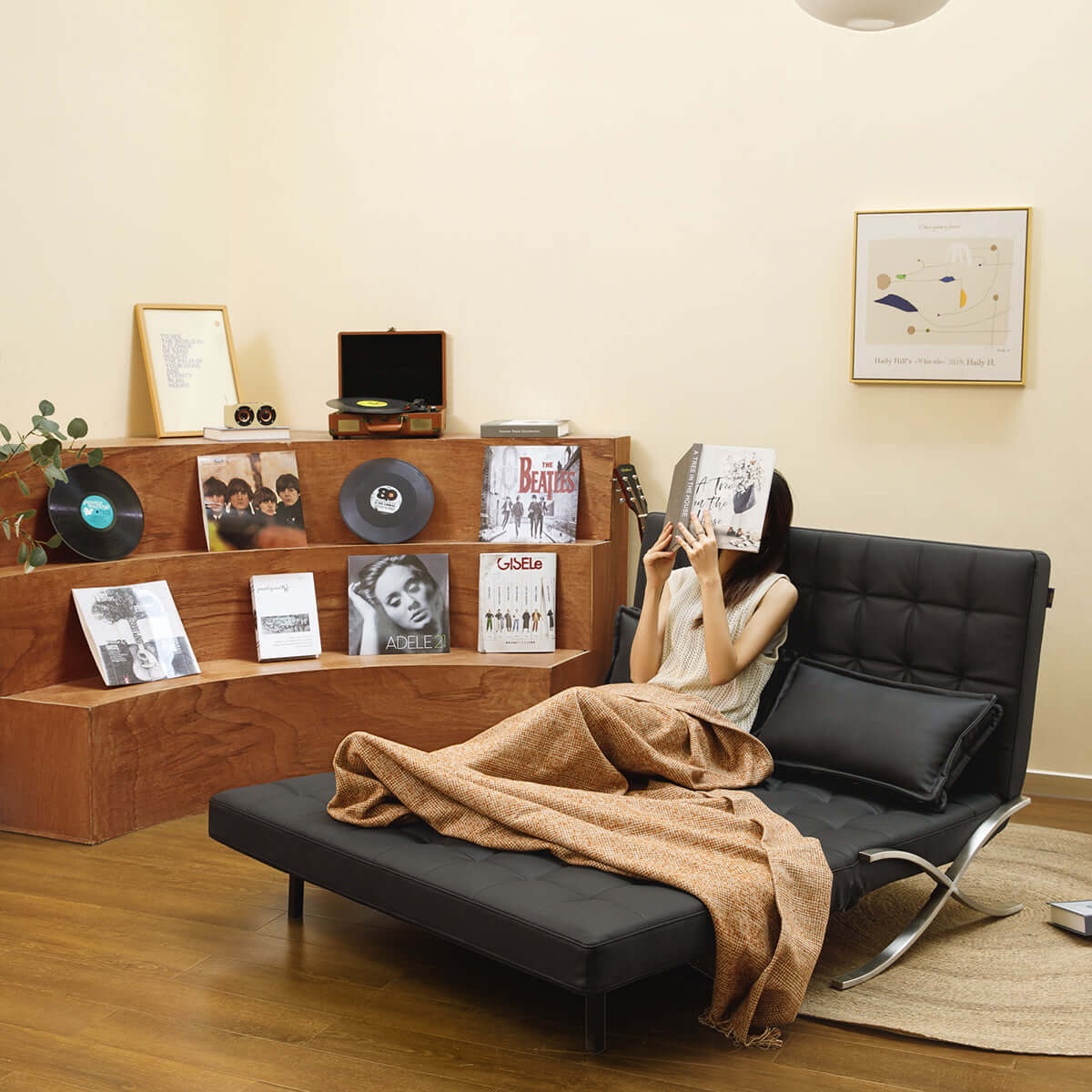 Retro leather Barcelona sofa chair with metal legs, featuring a lazy design for comfort