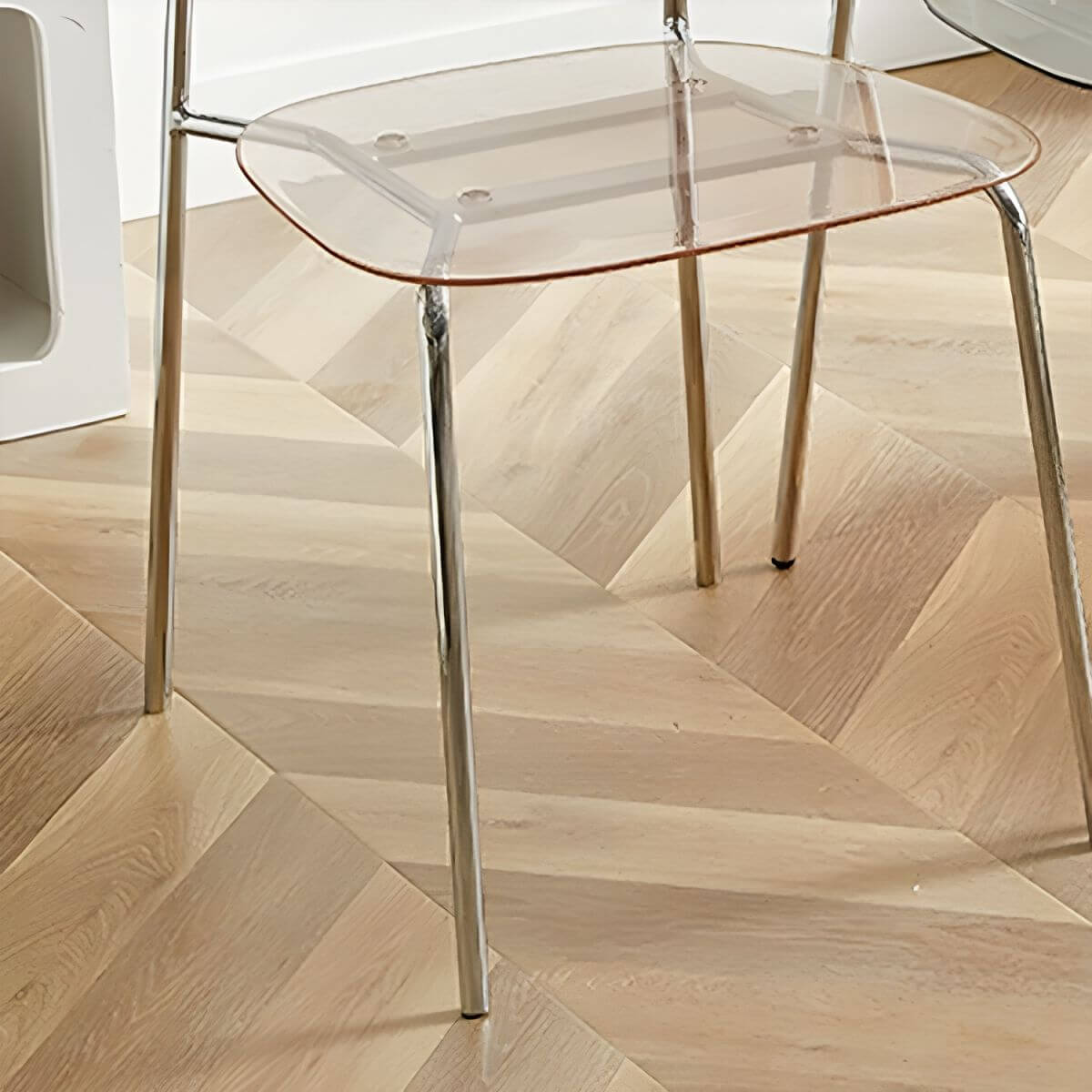 Transparent acrylic dining chair with modern design, perfect for living room and kitchen seating