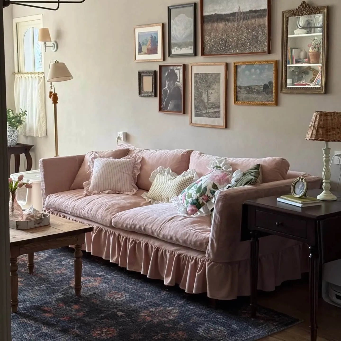 Französischer Landhaus-Sofa mit Rüschensaum, abnehmbarem Bezug und weicher Polsterung Zweitbild