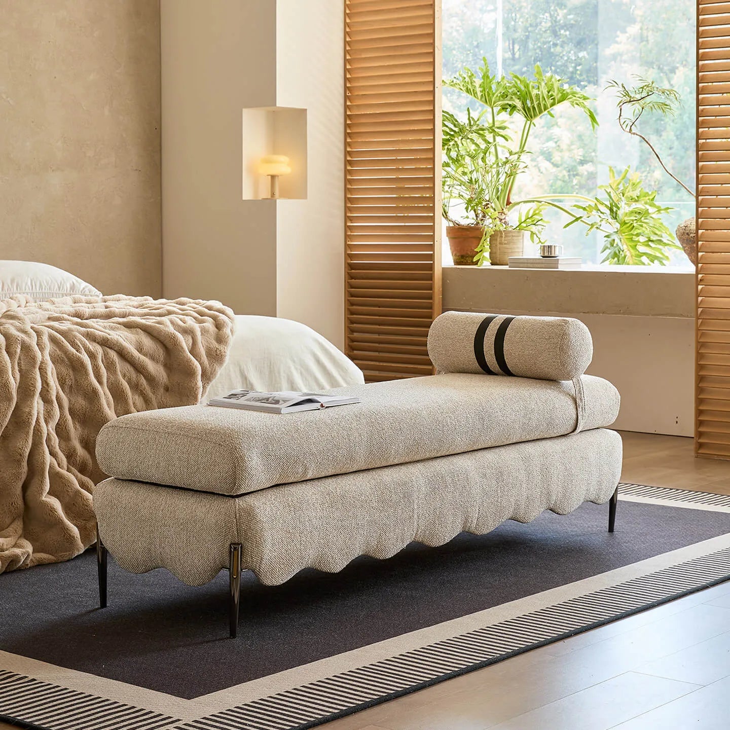 French-Inspired Fabric Bench With Scalloped Edge and Bolster Back Main Product Image Image principale du produit