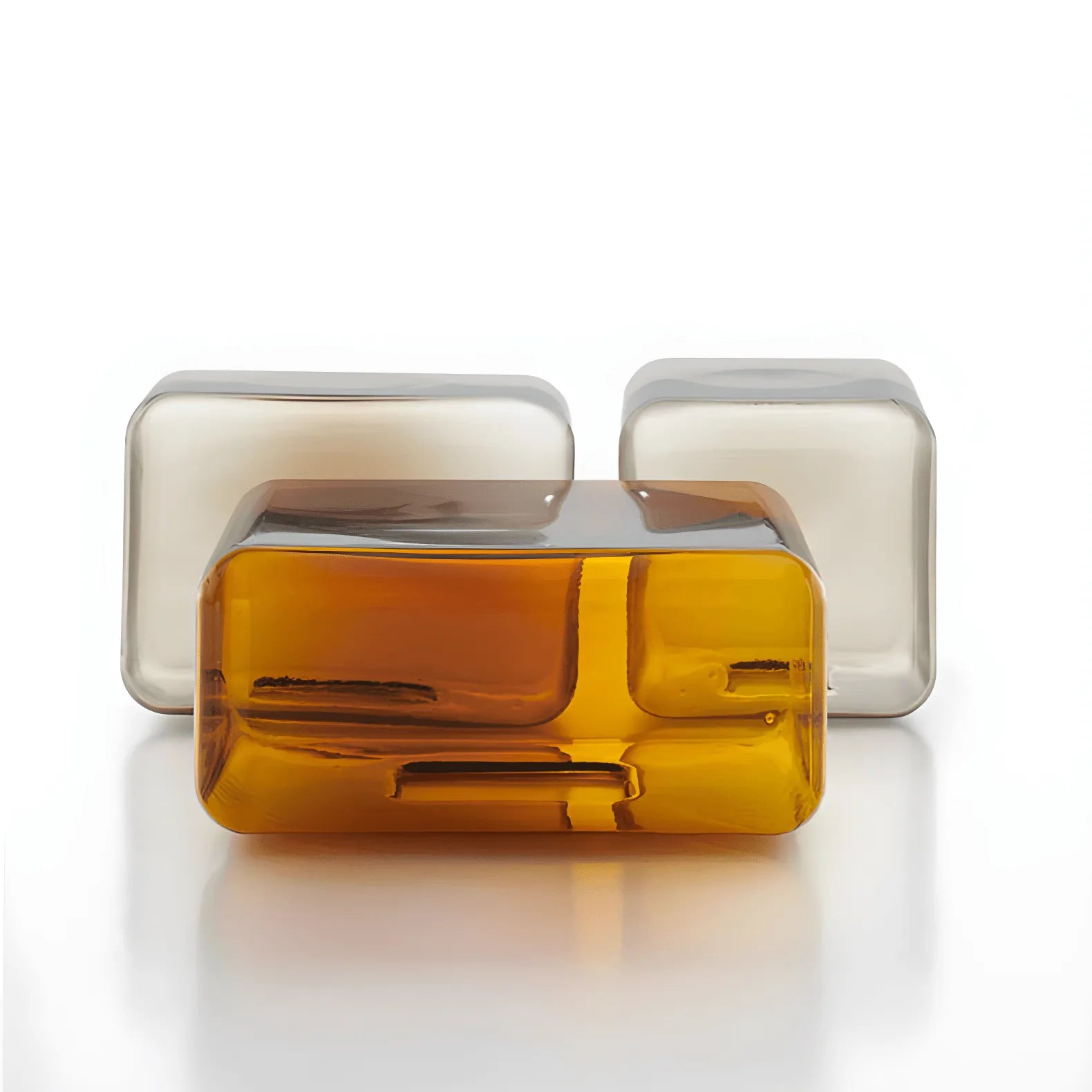 Série de tables d'appoint en verre soufflé à la main, forme sculpturale et lueur superposée Image secondaire du produit