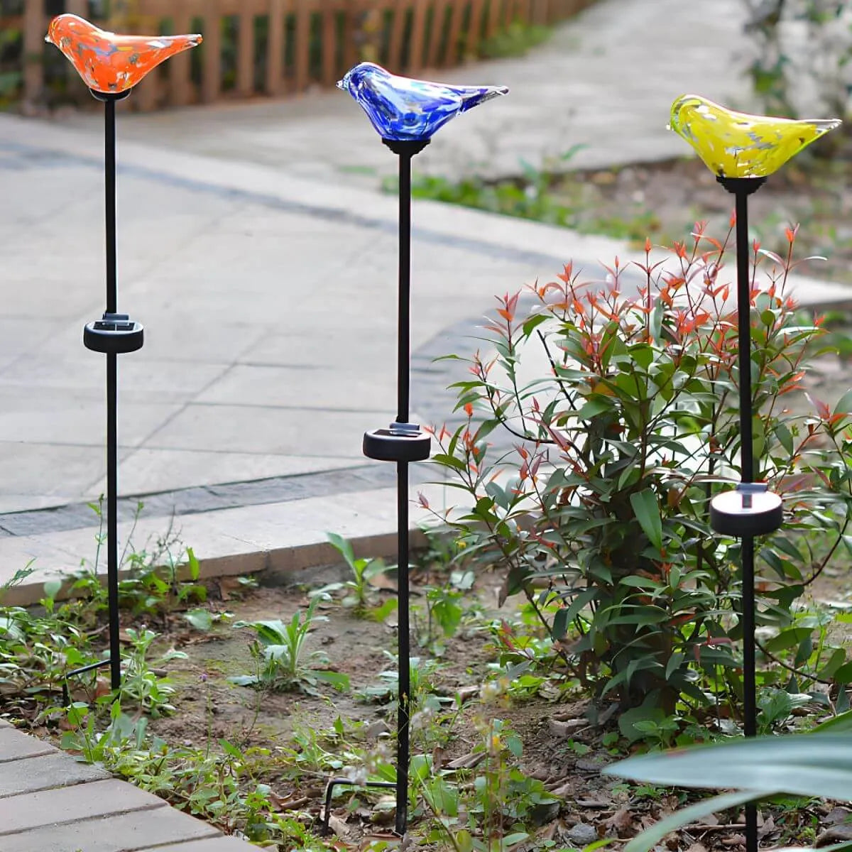 Hand-Blown Glass Bird Solar Path Lights – Outdoor LED Landscape Lighting Main Product Image Imagen principal del producto