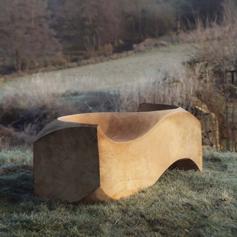 Banc en bois naturel artisanal aux lignes courbes élégantes Image secondaire du produit