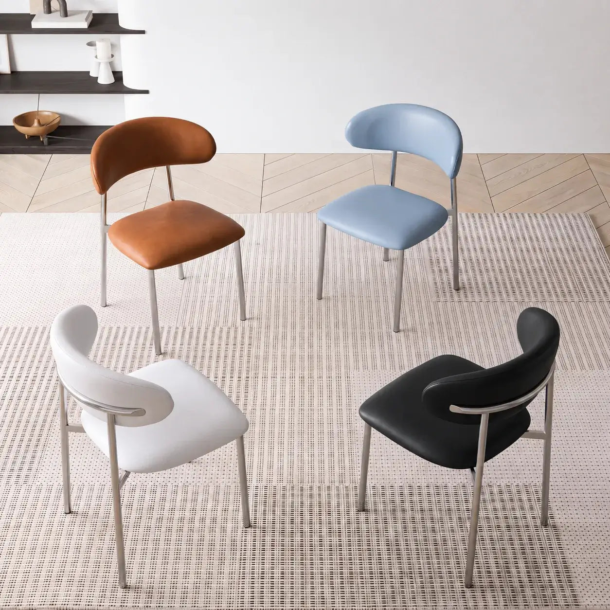 Italienische minimalistische Esszimmerstuhl-Serie mit Edelstahlbeinen und geschwungener Rückenlehne Zweitbild
