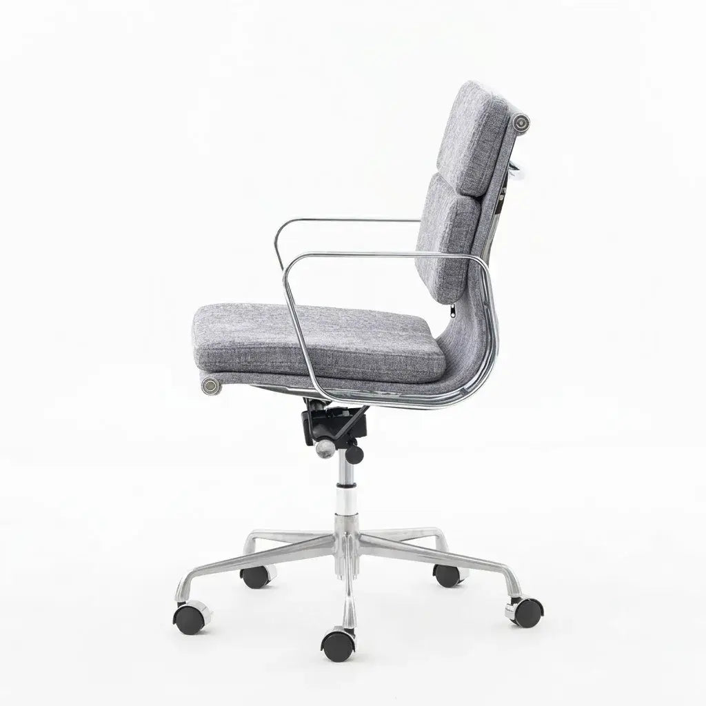 Italian Minimalist Office Chair With Textured Upholstery and 360 Swivel