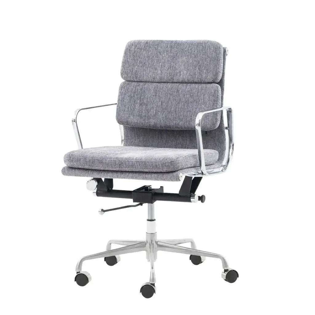 Italian Minimalist Office Chair With Textured Upholstery and 360 Swivel Main Product Image Image principale du produit
