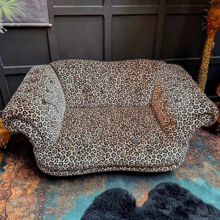 Leopard Print Sofa Series with Solid Wood Frame and Deep Lounge Seat Main Product Image Imagen principal del producto