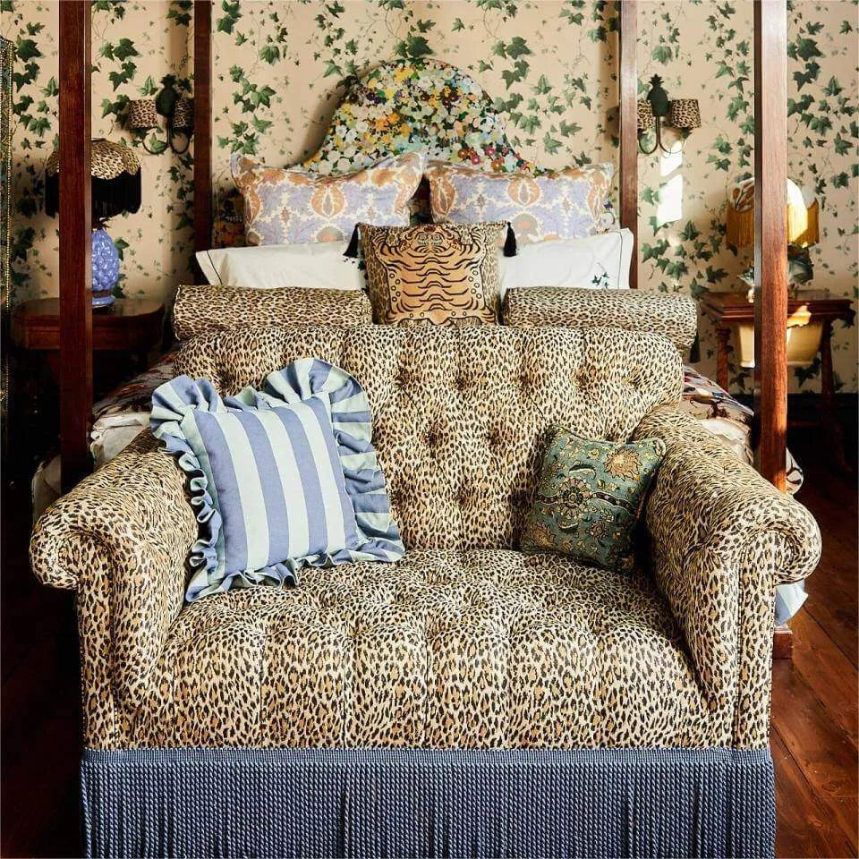 Leopard Velvet Tassel Sofa Series with Tufted Back and Lounge Arms Main Product Image Image principale du produit