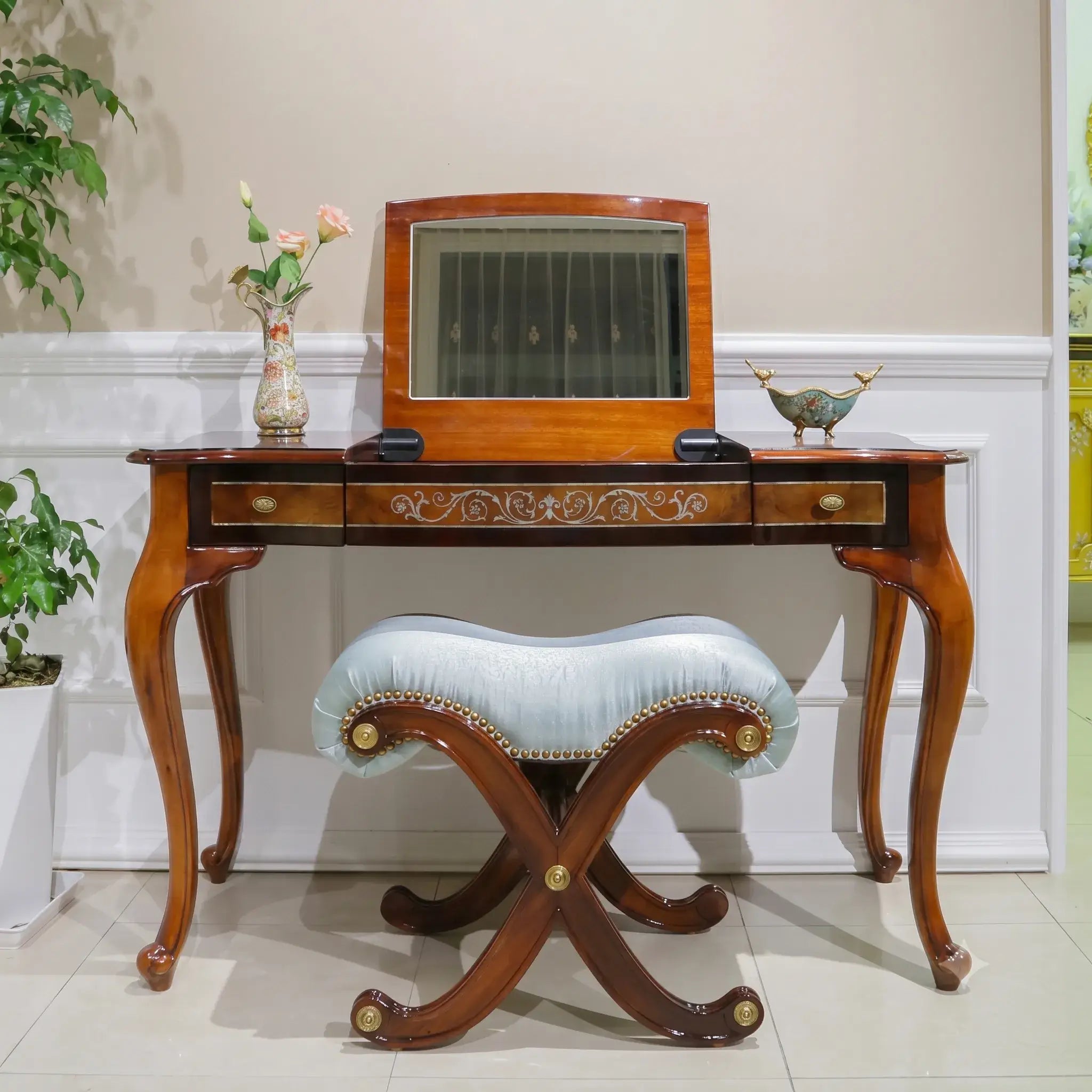 Mahogany Vanity with Hidden Jewelry Mirror and Velvet-Lined Compartments Main Product Image Imagen principal del producto