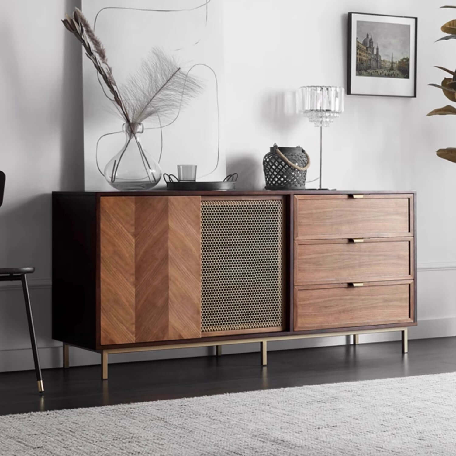 Mid-Century Walnut Sideboard with Brass Mesh Door & Drawers Zweitbild