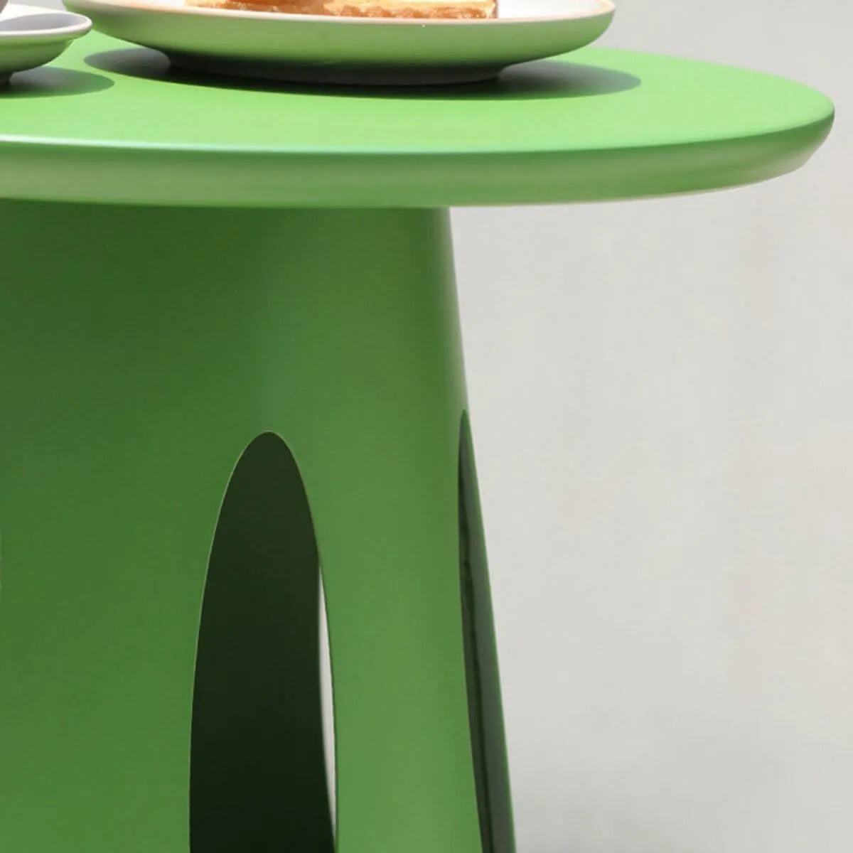 Modern Round Outdoor Coffee Table with Aluminum Frame and Wood Top