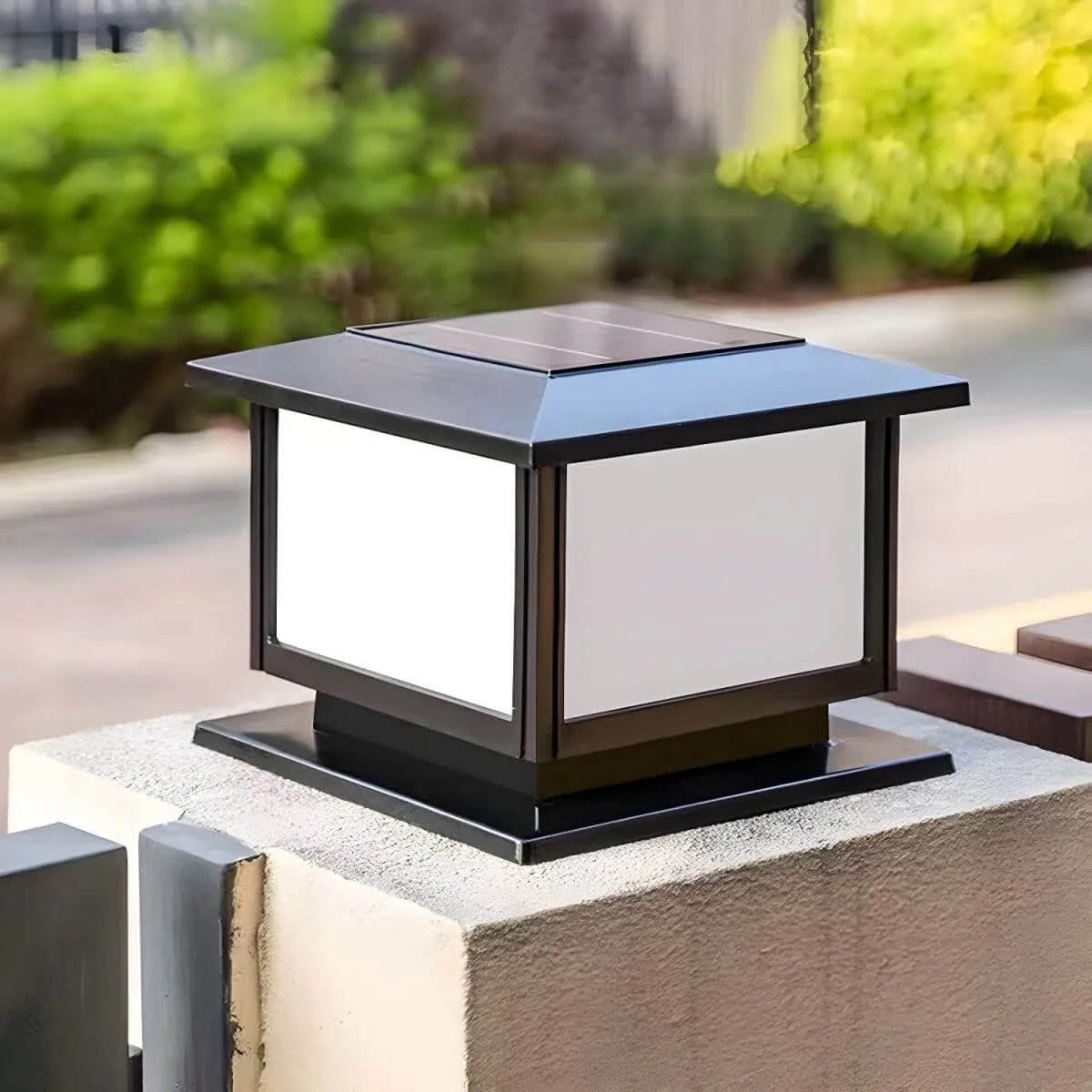 Modern Solar-Powered Plastic Cube Outdoor Table Lamp Main Product Image Imagen principal del producto
