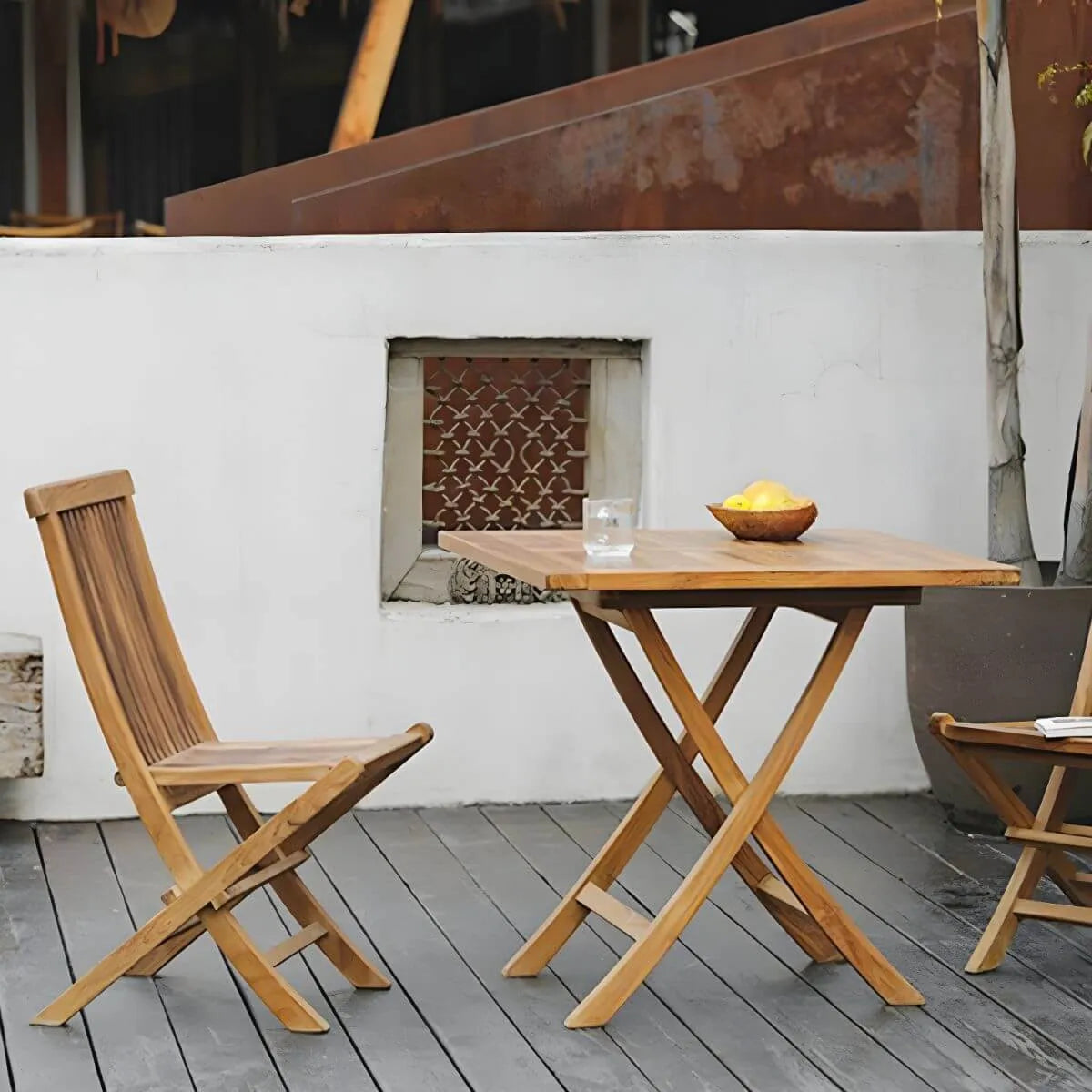 Modern Solid Wood Round Dining Table in Brown – Non-Extendable