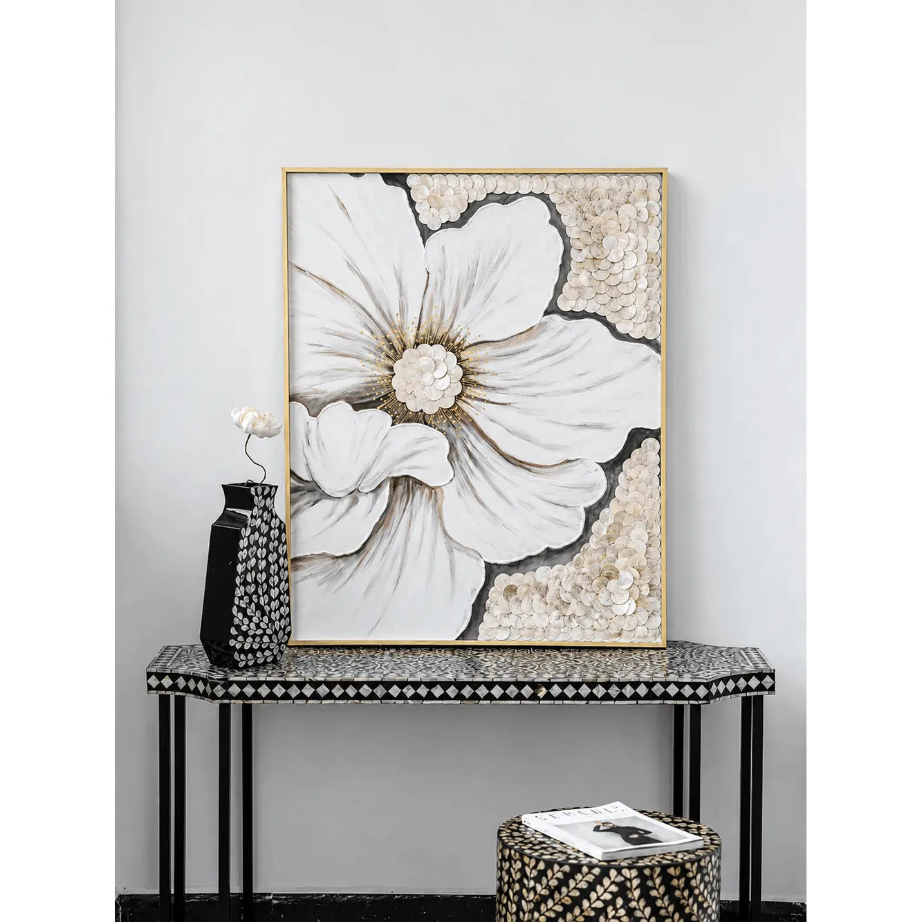 Diptyque mural en nacre, panneaux floraux sculptés en or doux Image secondaire du produit