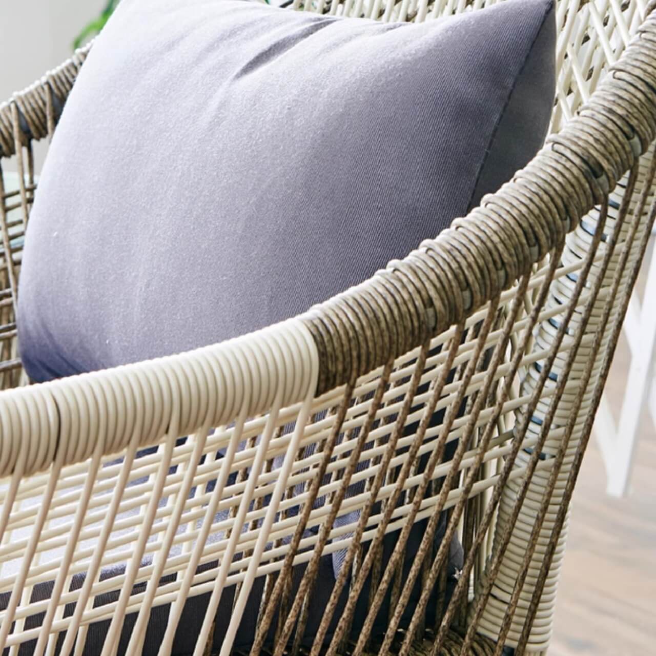 Outdoor PE rattan loveseat with metal legs and cushion pillows for patio seating