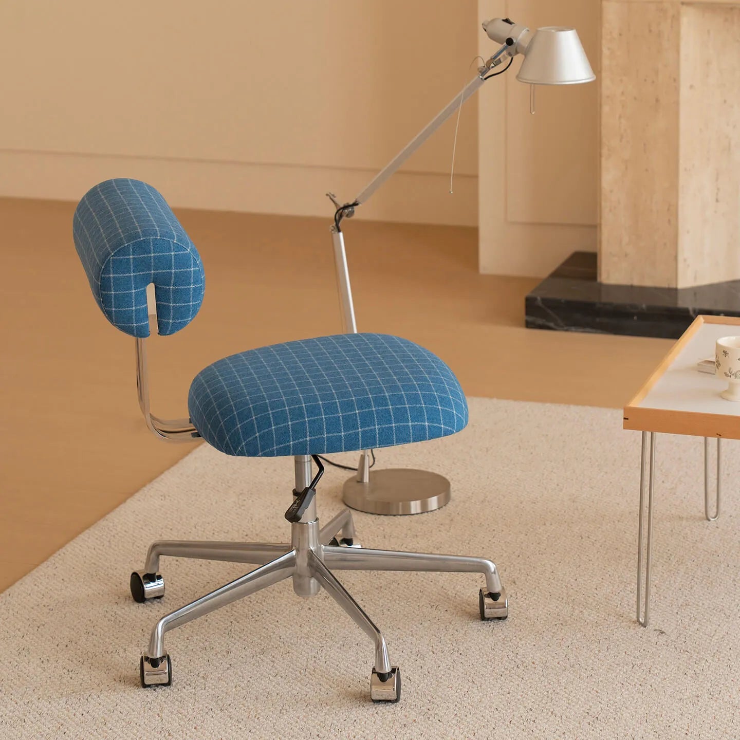 Plaid Office Chair With Armless Silhouette, Lift Swivel Base and Soft Retro Charm