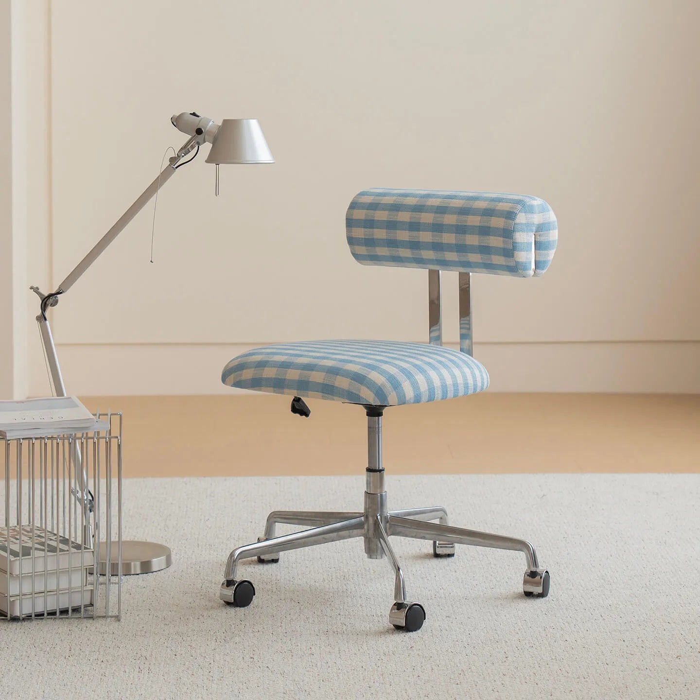 Plaid Office Chair With Armless Silhouette, Lift Swivel Base and Soft Retro Charm