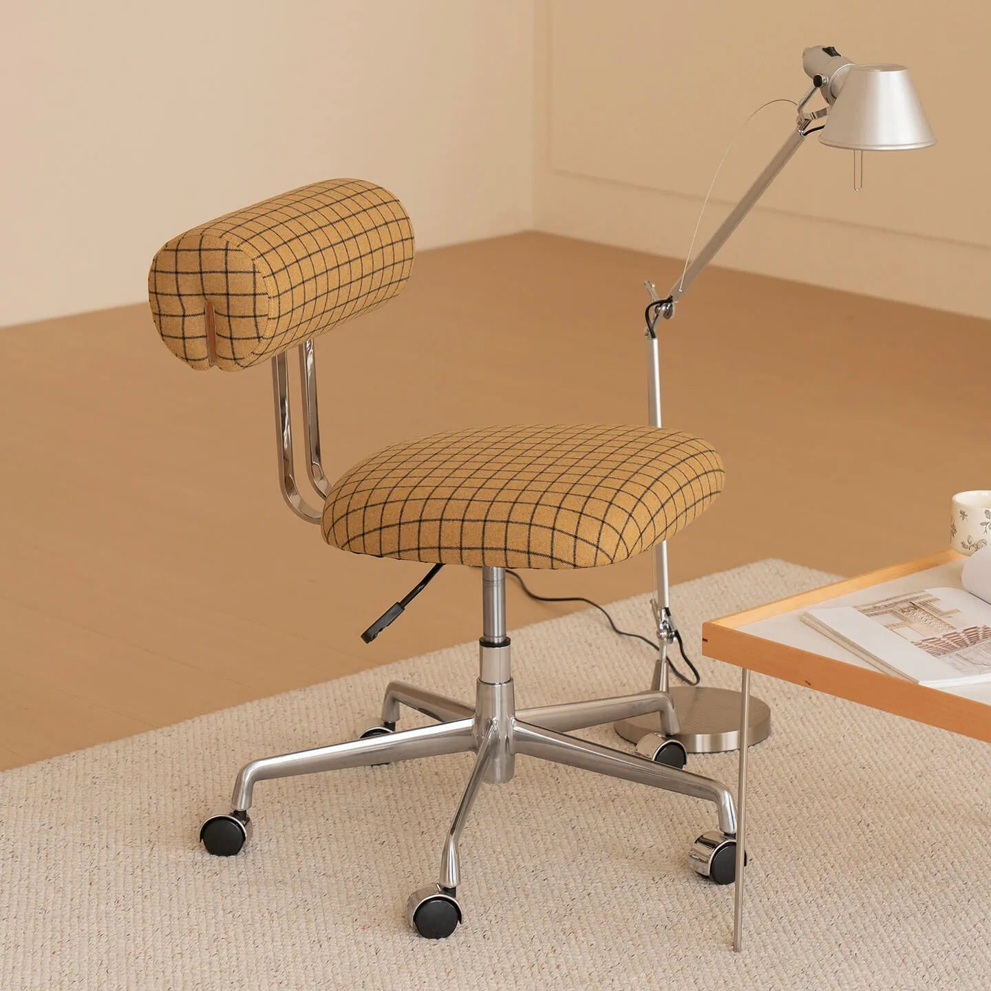 Plaid Office Chair With Armless Silhouette, Lift Swivel Base and Soft Retro Charm
