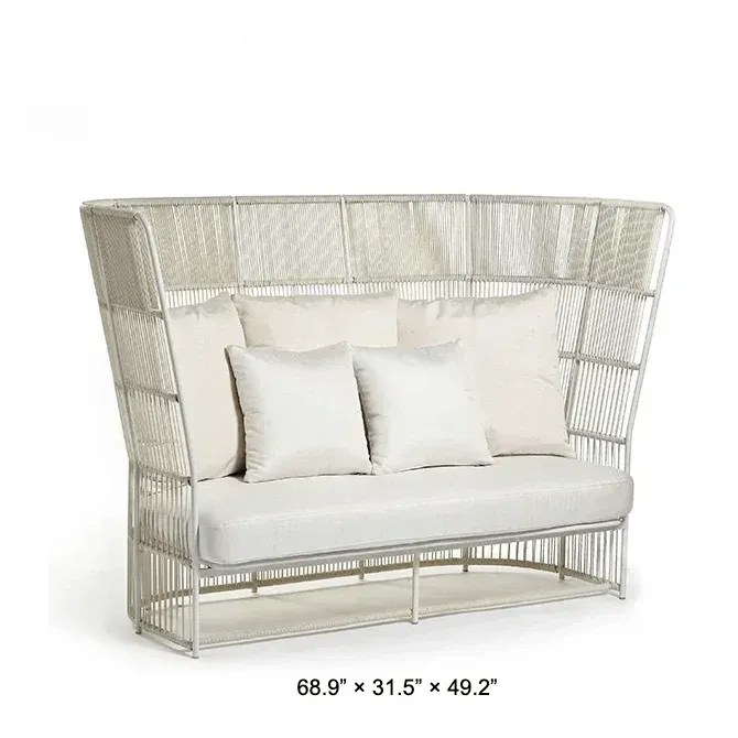 Chaise Wingback Style Midcentury Moden en Rotin avec Coussin Blanc