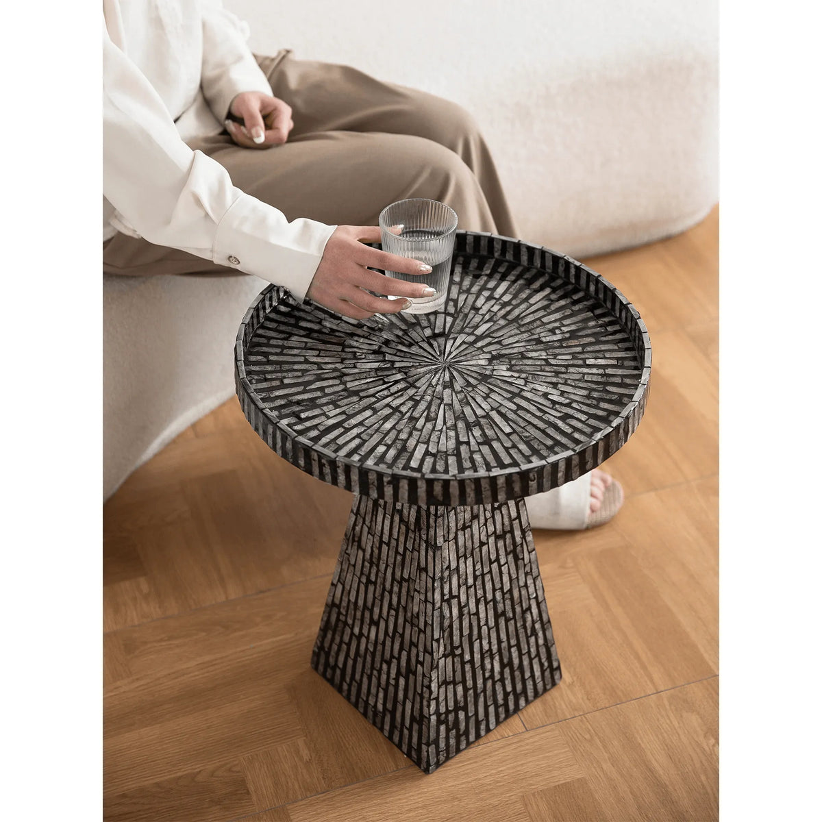 Radiating Shell Inlay Mother of Pearl Side Table with Sculptural Pedestal Main Product Image Hauptbild