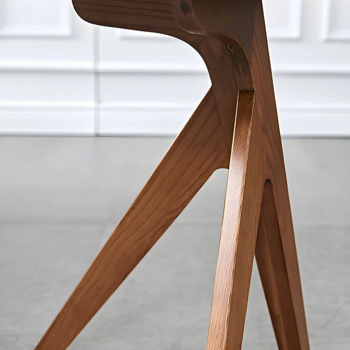 Scandinavian Solid Ash Round Side Table – 3 or 4-Leg Design