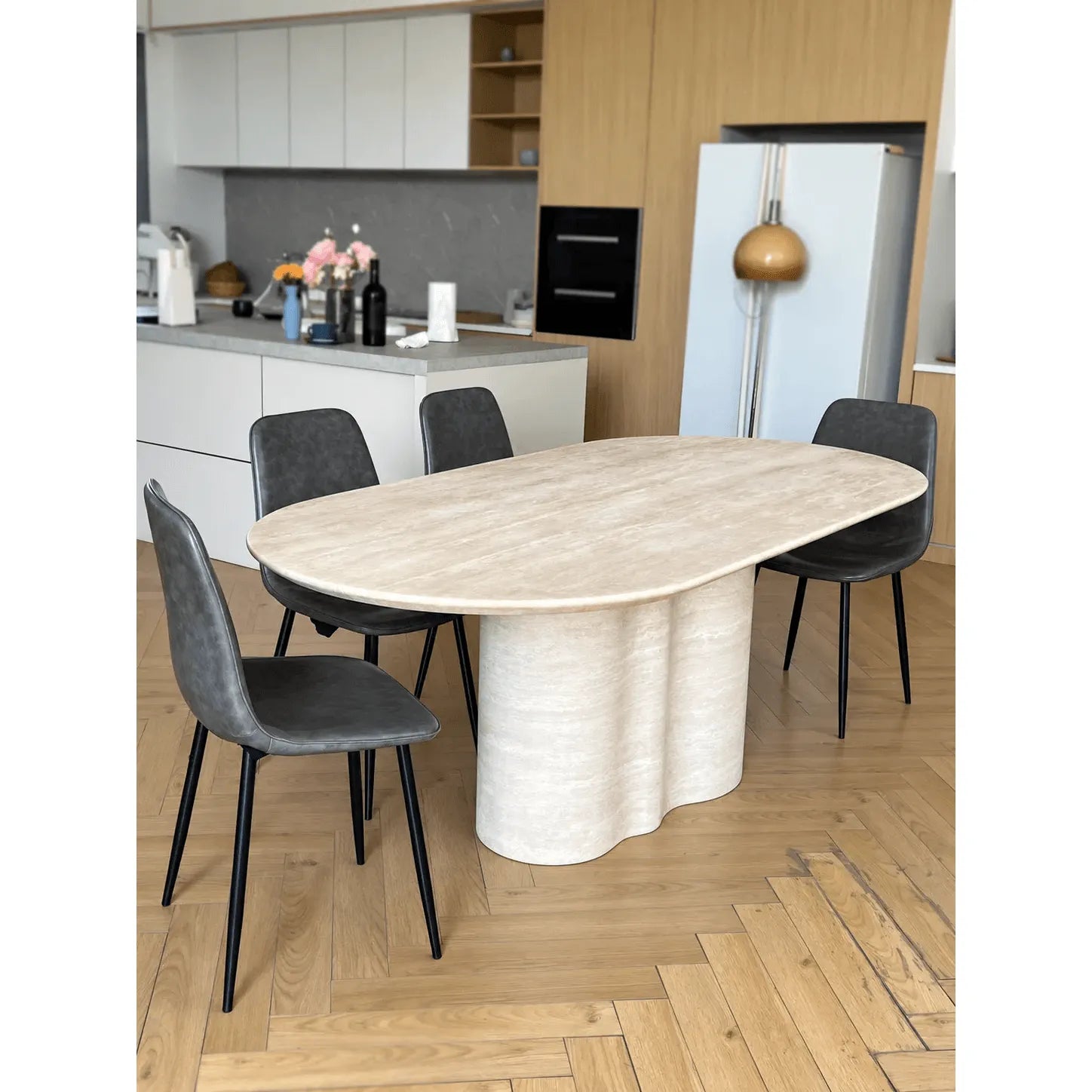 Sculptural Beige Travertine Dining Table with Oval Top and Pedestal Base Imagen secundaria del producto