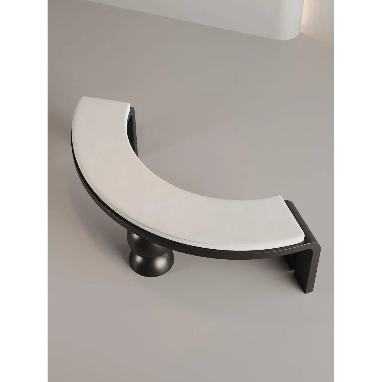 Banc Croissant Sculptural en Noir et Crème, Siège d'Accent Rétro Luxe Image secondaire du produit
