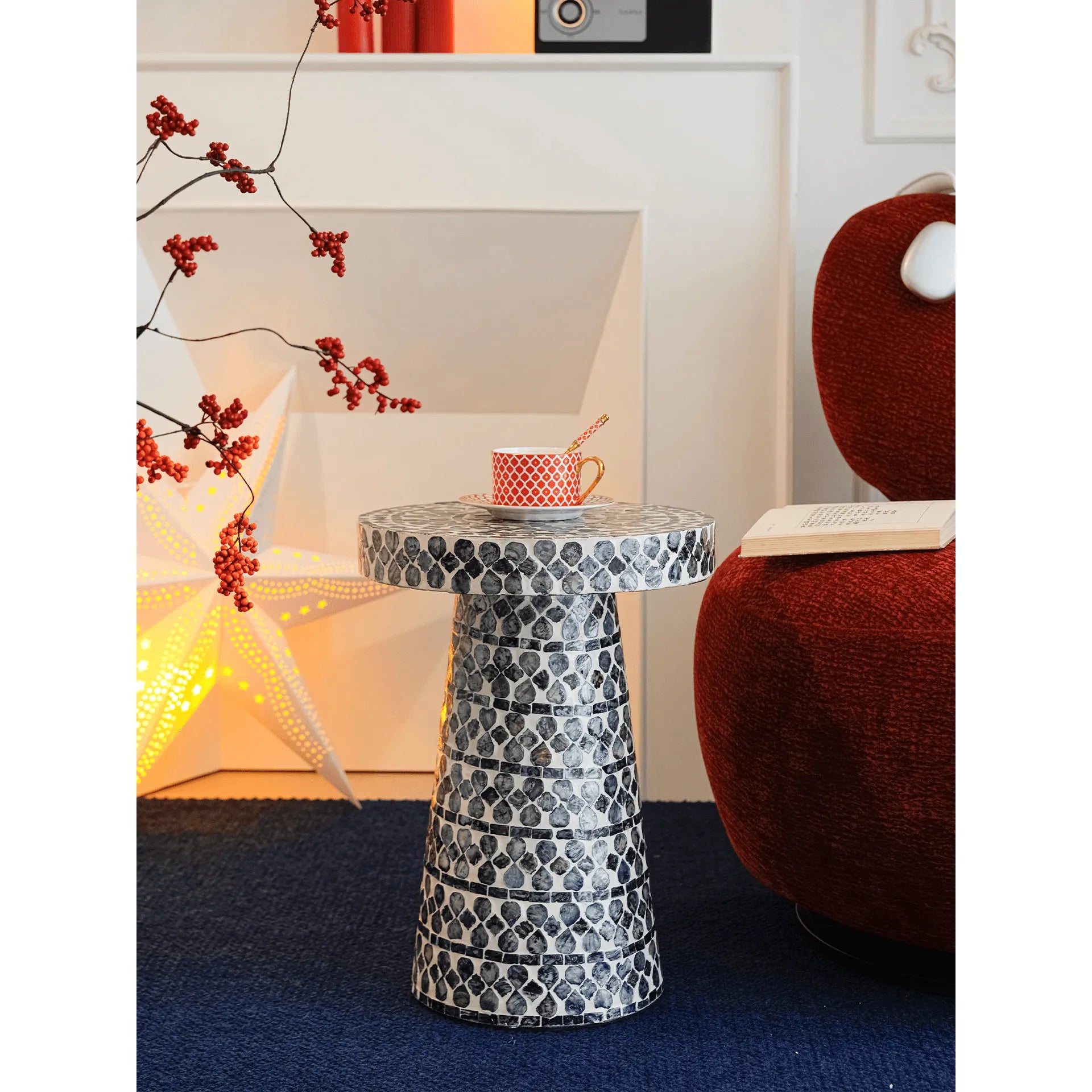 Sculptural Mosaic Mother of Pearl Side Table for Sofa and Reading Nooks Zweitbild