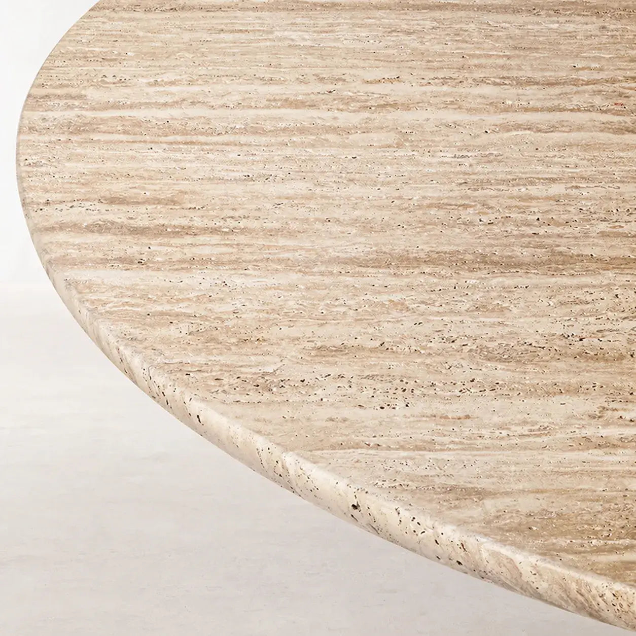 Sculptural Round Travertine Dining Table with Soft Beige Stone Pedestal Imagen secundaria del producto