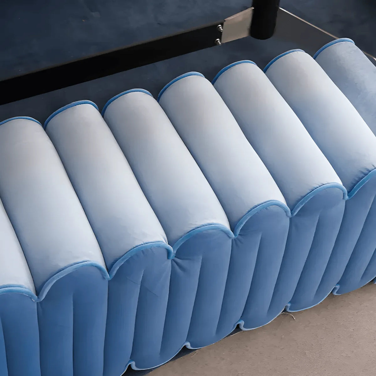 Sculptural Wave Bench in Velvet Dopamine Accent Seating