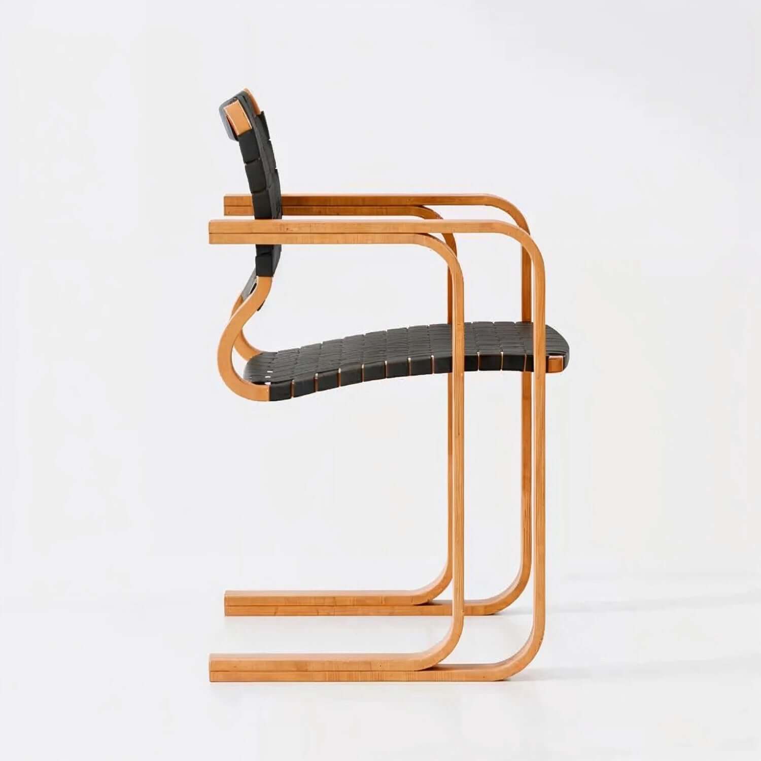 Black/Red/White Cantilever Armchairs With Poplar Frame Image secondaire du produit