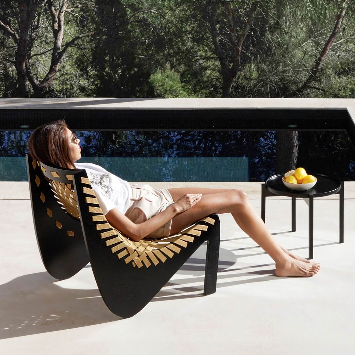 Sleek Outdoor Lounge Chair with Durable Aluminum and Wicker Main Product Image