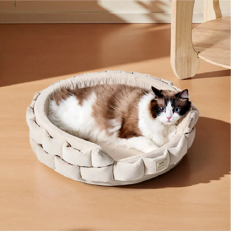 Solid Wood Cat House Side Table With Japandi Rounded Design サブ画像