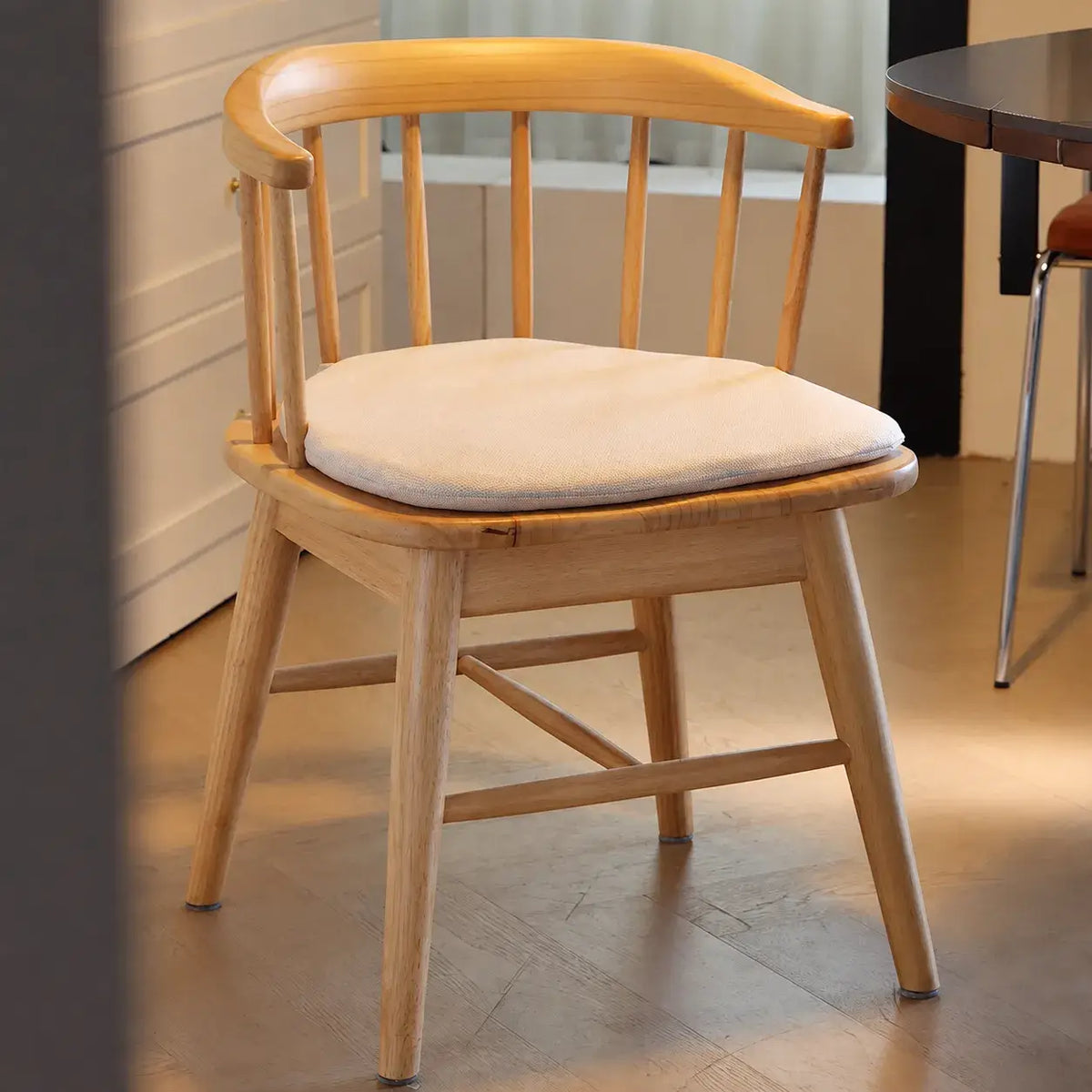 Swivel Windsor Chair with Upholstered Seat, Solid Wood Retro Armchair