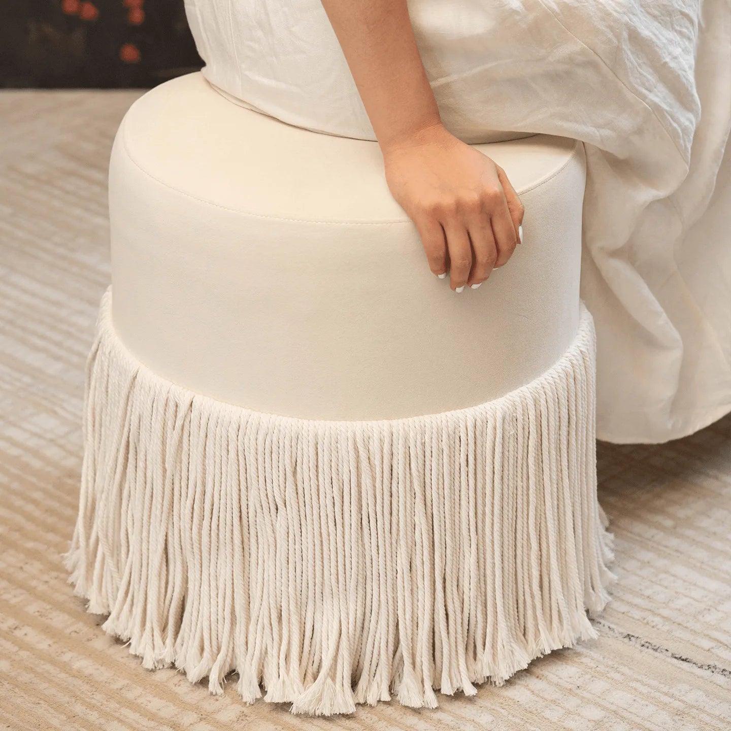 Tassel Round Ottoman in Off-White Fabric, French Accent Footstool Zweitbild