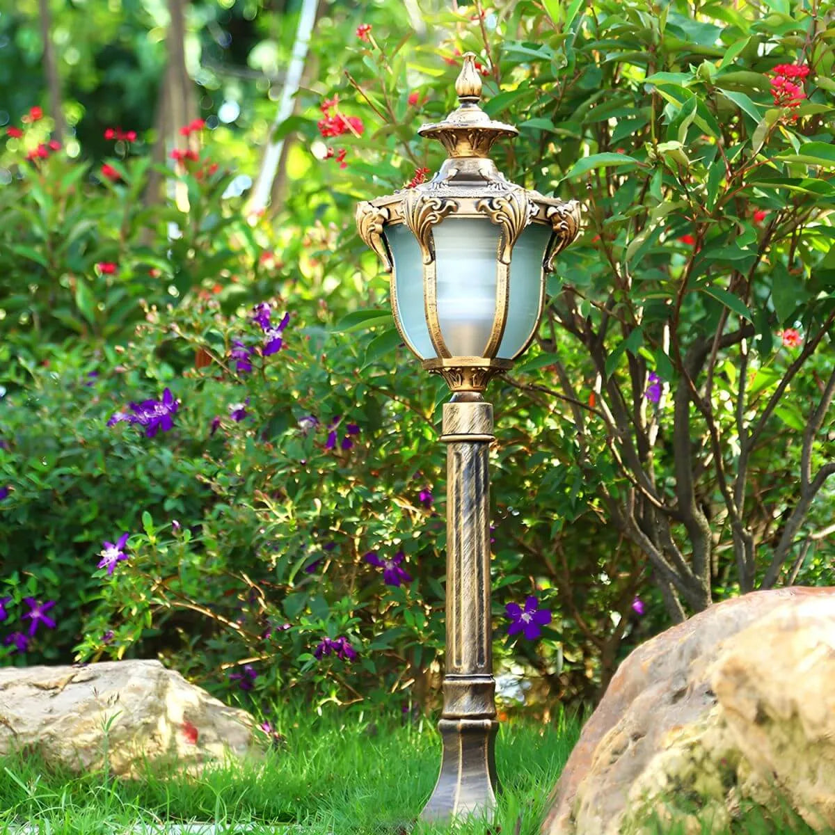 Traditional Prismatic Glass Path Light with Bronze Metal Finish Main Product Image Imagen principal del producto