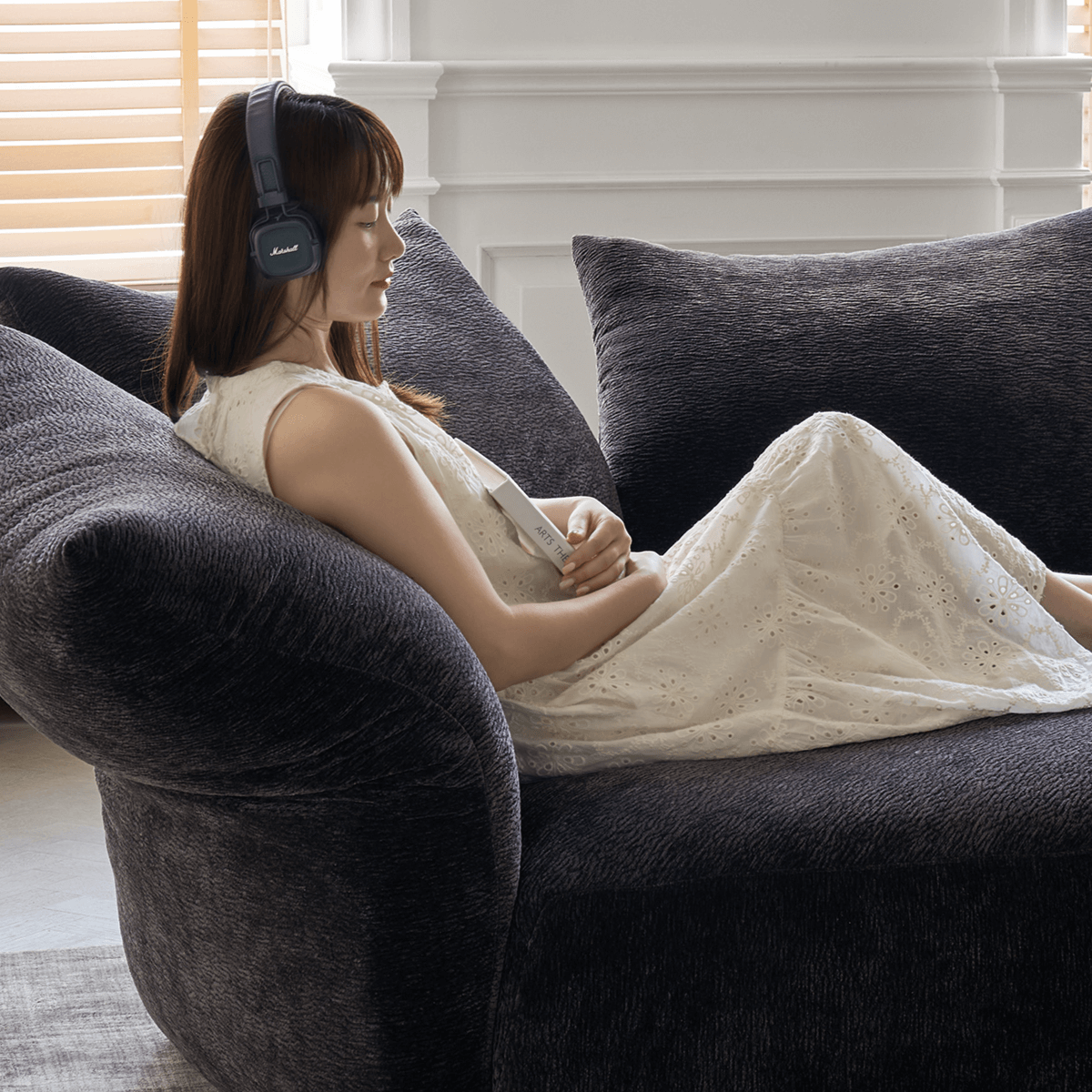 Versatile Petal Sofa with Foldable Components for Flexible Layouts