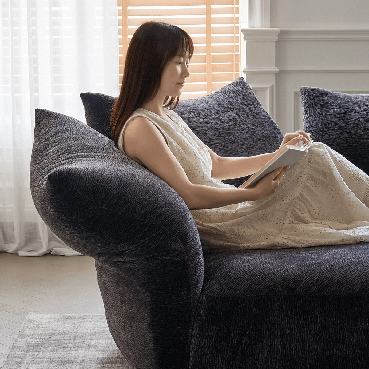 Versatile Petal Sofa with Foldable Components for Flexible Layouts