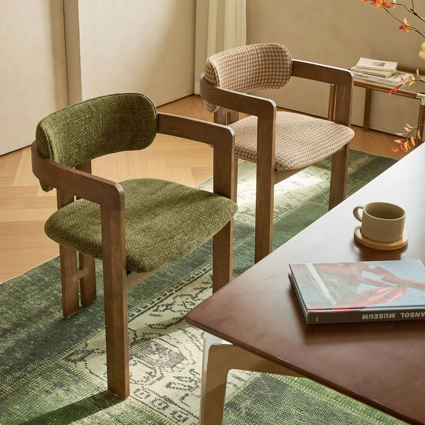Vintage Ash Wood Dining Chair with Houndstooth Upholstery and Sculpted Back Slit Image secondaire du produit