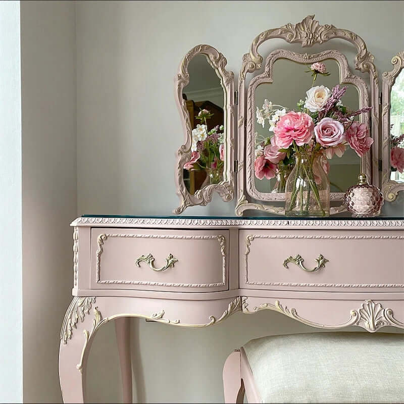 Vintage Carved Vanity With 3-Part Mirror In Soft Pink