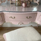 Vintage Carved Vanity With 3-Part Mirror In Soft Pink