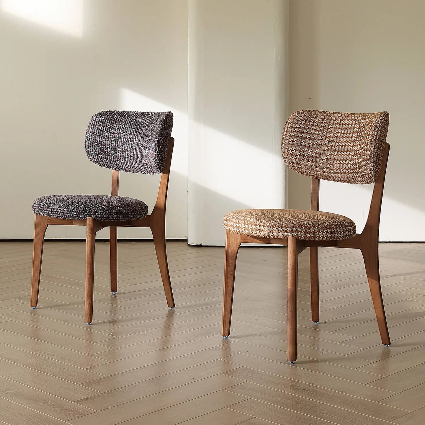 Vintage Wood Dining Chair with Sculptural Curved Back and Textured Monet Fabric Imagen secundaria del producto