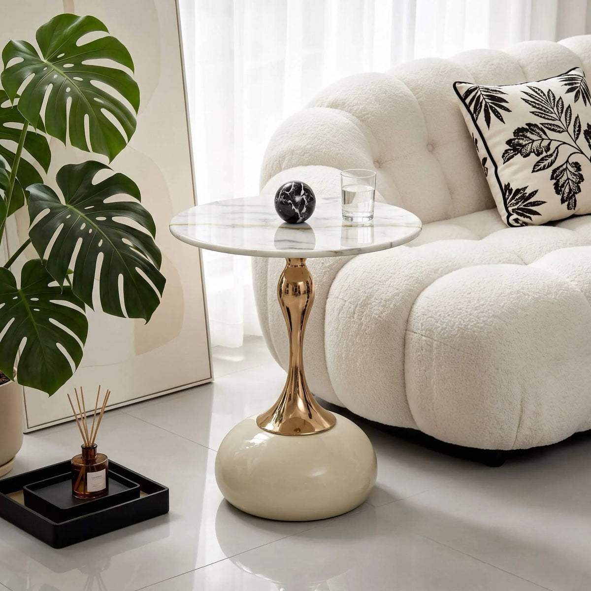 White Gold Marble Side Table with Sculptural Pedestal and Easy-Care Top Main Product Image メイン画像