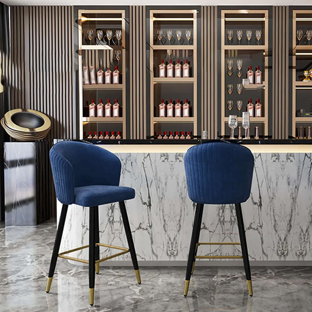 Blue tufted upholstered velvet counter height bar stool with footrest Image principale du produit