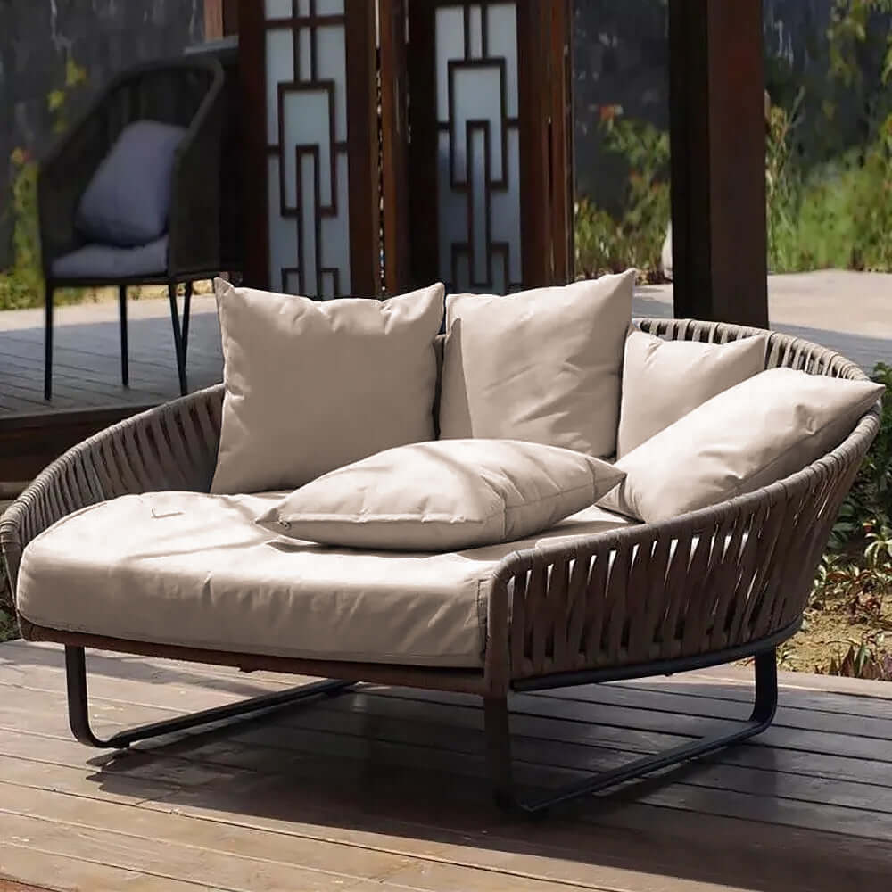 63 inch Rattan Outdoor Daybed with Khaki Cushion Pillow and Aluminum Frame メイン画像
