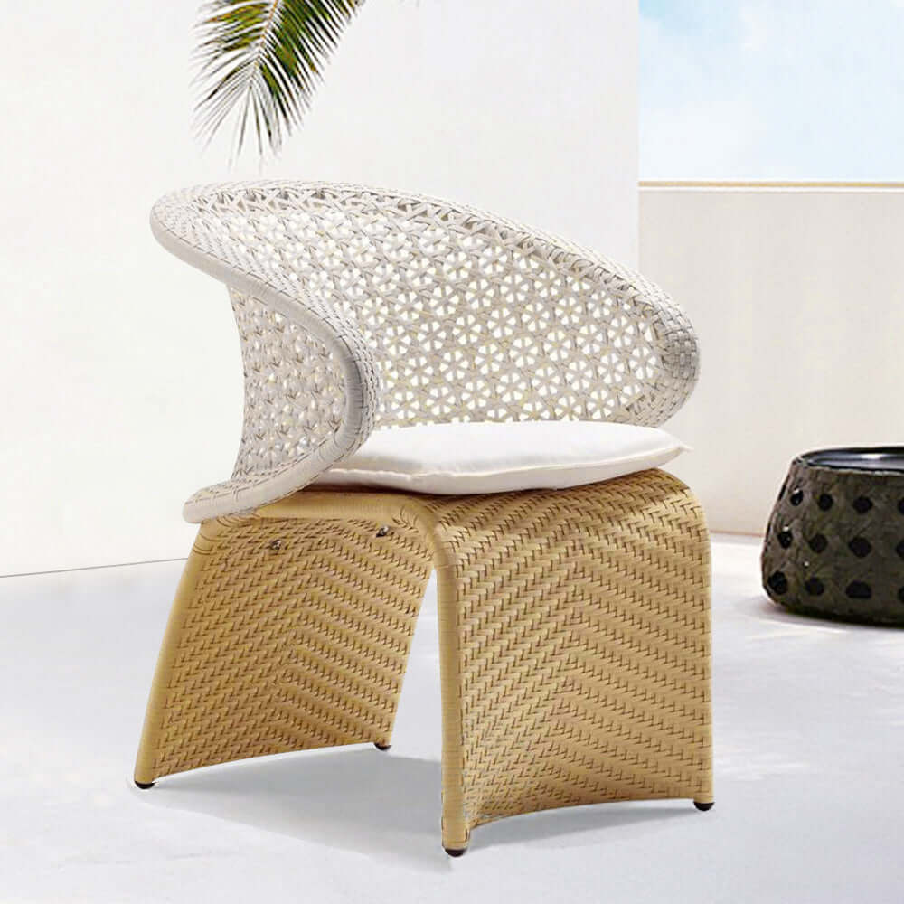 Hofer outdoor rattan patio armchair with white cushion arched bottom low-back furniture for outdoor seating メイン画像